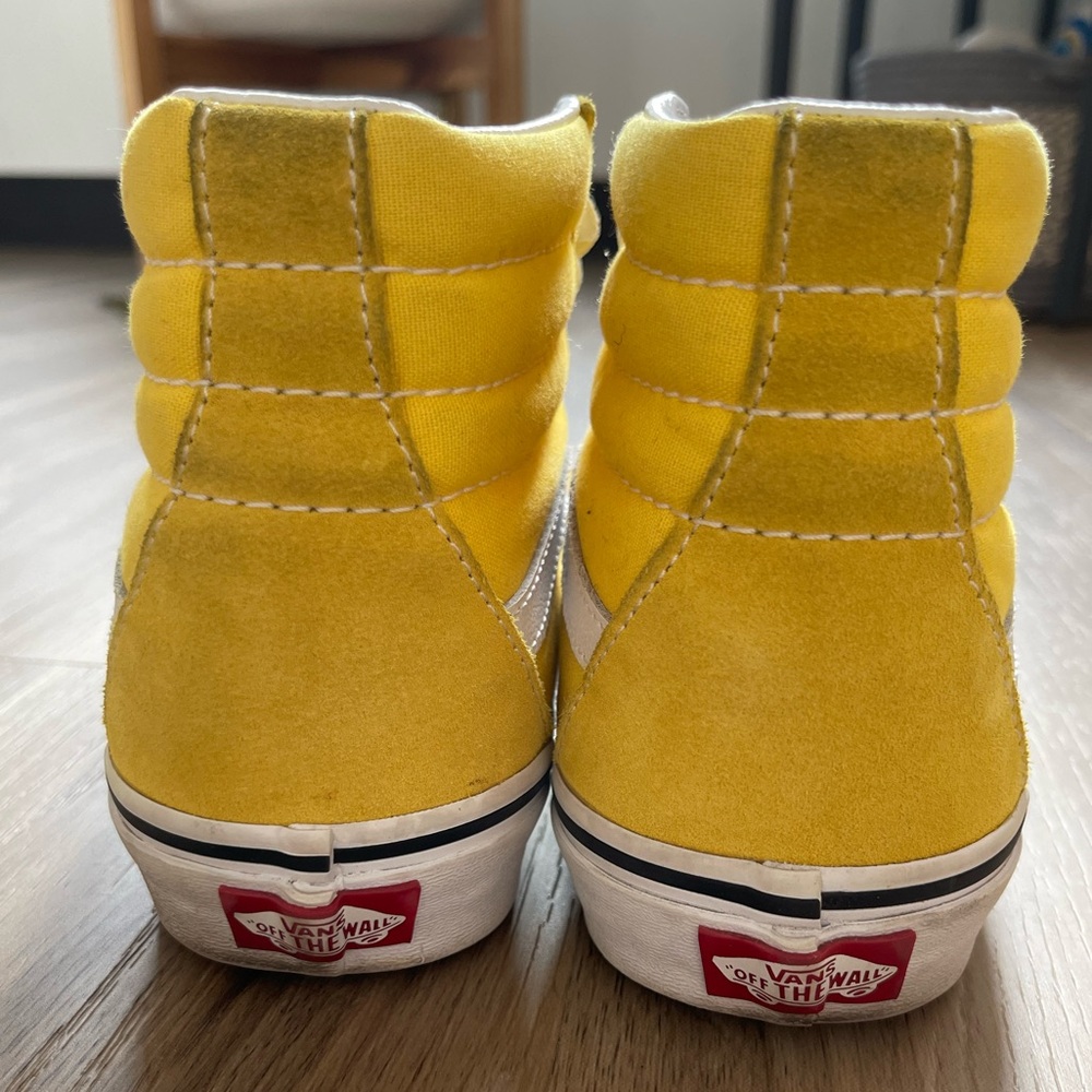 Vans Sk8-Hi Skate Shoes
Cyber Yellow & White
Suede toe and trim with Canvas - Picture 5 of 6